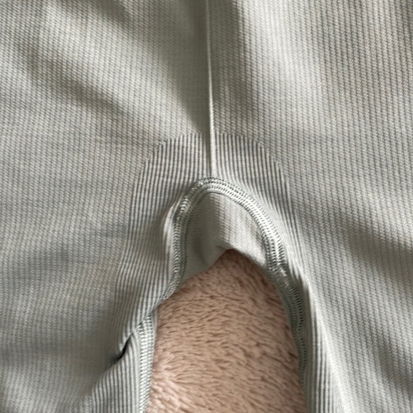 Lululemon Athletica Taryn Toomey Awakening Crop in Earl Grey - Picture 8 of 12